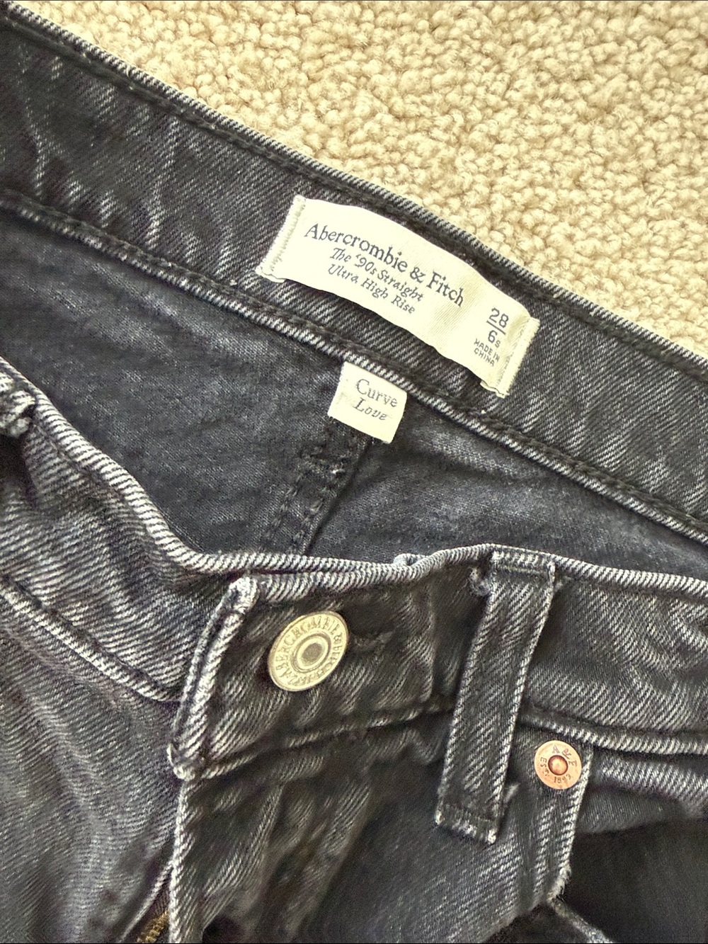 Abercrombie and Fitch 90s Straight Ultra High Rise Black Jeans - Picture 5 of 7